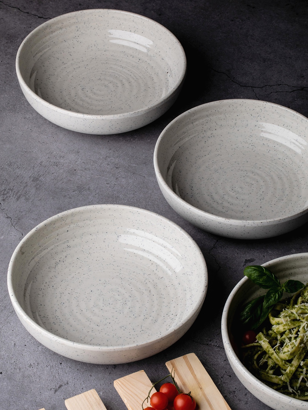 

GOODHOMES White Set of 4 Textured Melamine Dishwasher Safe Glossy Deep Plates 750ml each