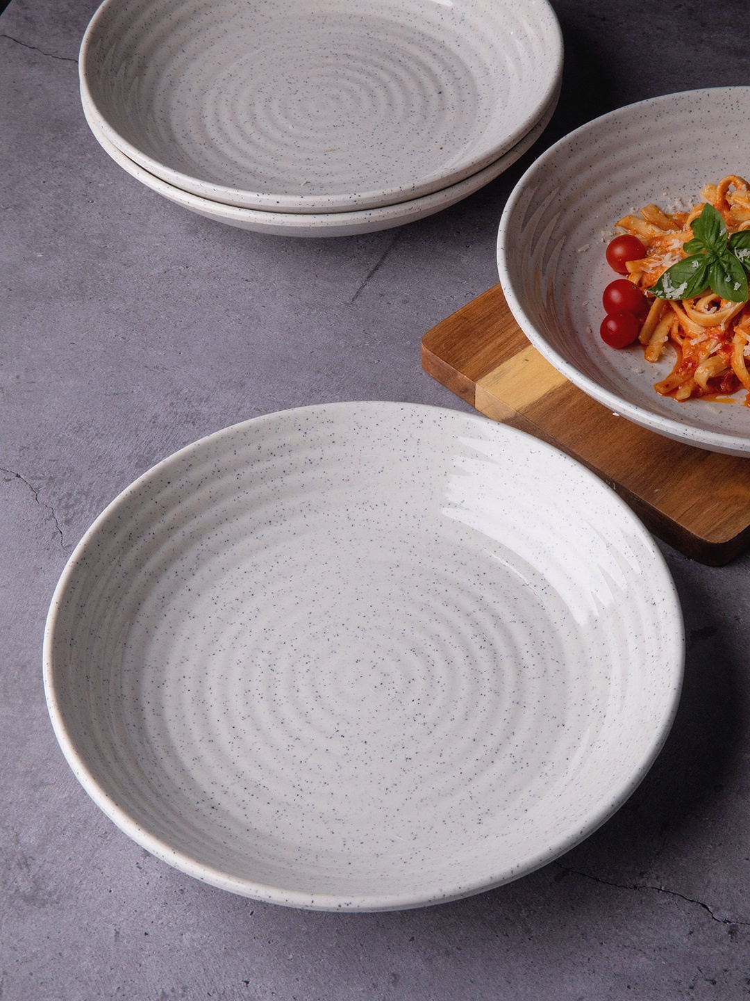 

GOODHOMES White Set of 4 Textured Melamine Dishwasher Safe Glossy Plates