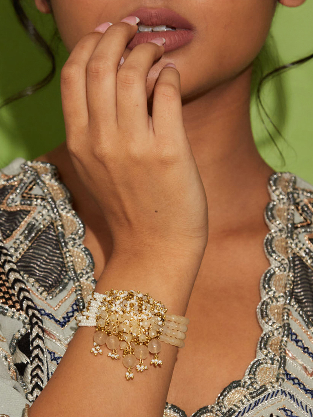 

D'oro Women White & Beige Artificial Beads Gold-Plated Link Bracelet
