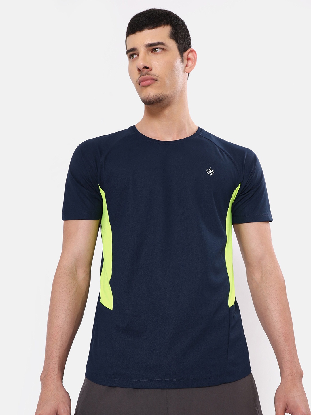 

Cultsport Men Navy Blue Solid T-shirt