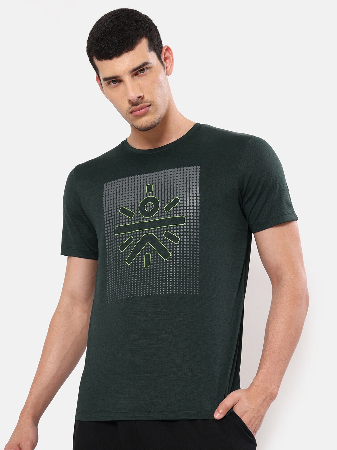 

Cultsport Men Green Graphic Printed Moisture Wicking T-shirt