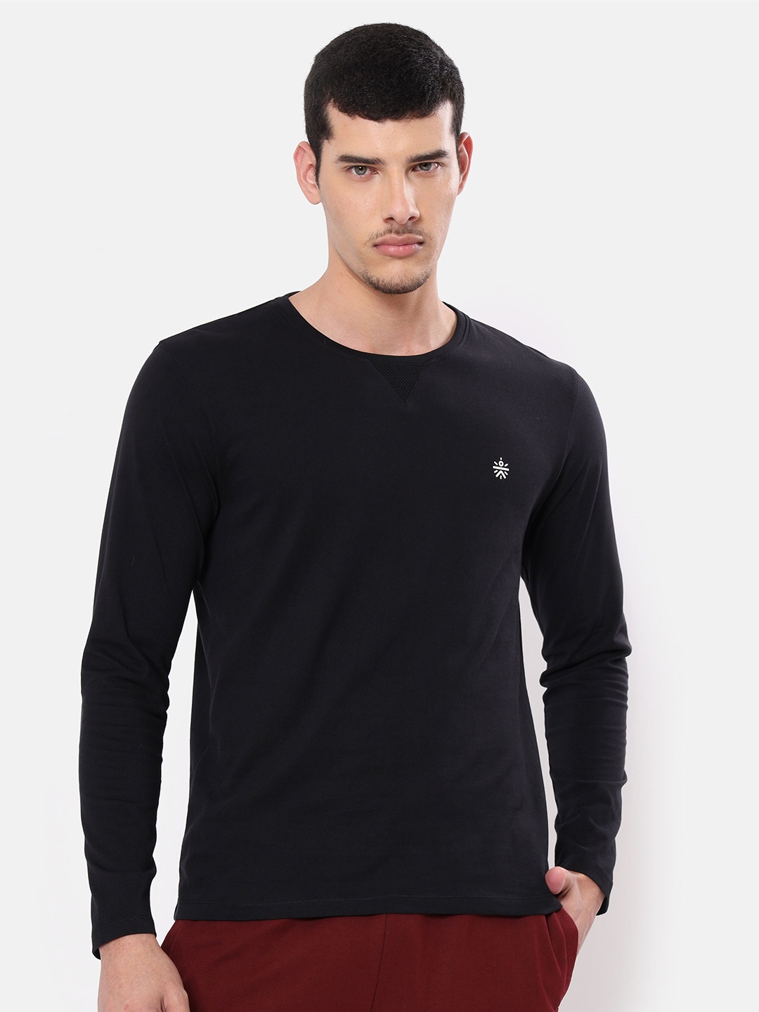 

Cultsport Men Black Solid Cotton T-shirt