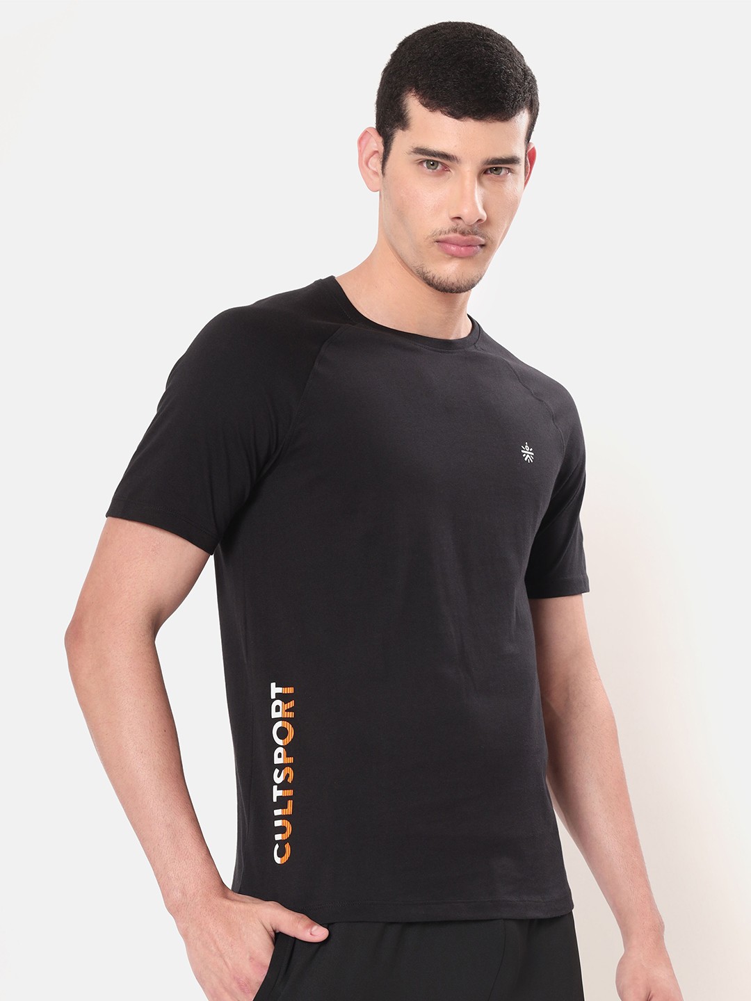 

Cultsport Men Black Solid Cotton T-shirt