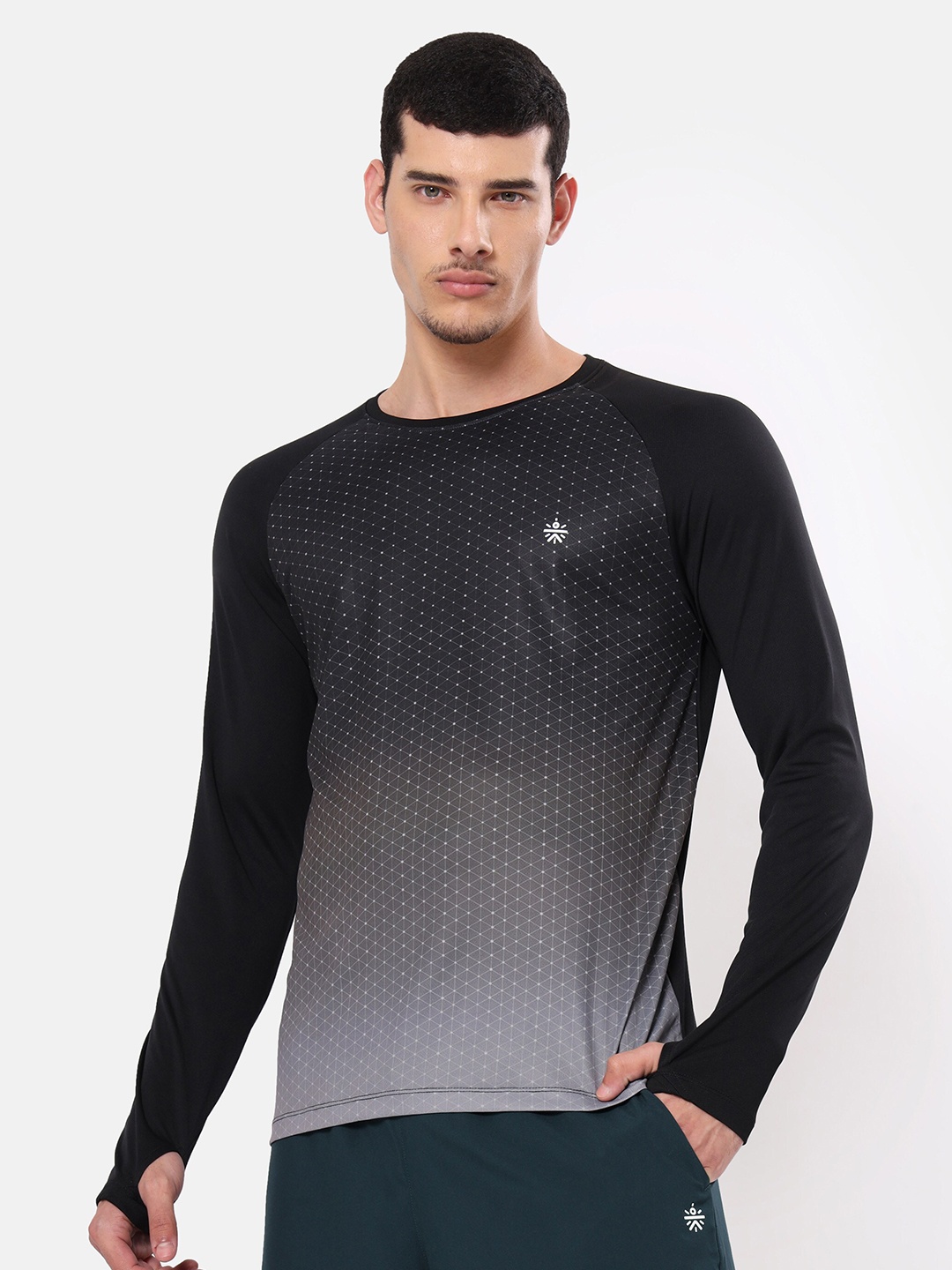 

Cultsport Men Black Geometric Printed Moisture Wicking T-shirt