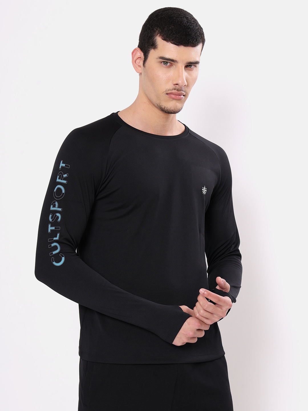 

Cultsport Men Black & Blue Brand Logo Printed Moisture Wicking T-shirt
