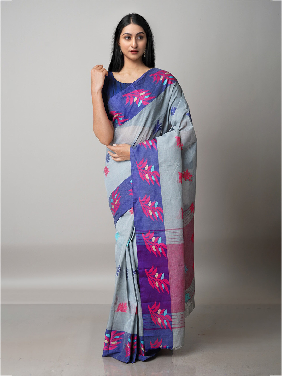 

Unnati Silks Grey & Blue Floral Pure Cotton Handloom Jamdani Saree