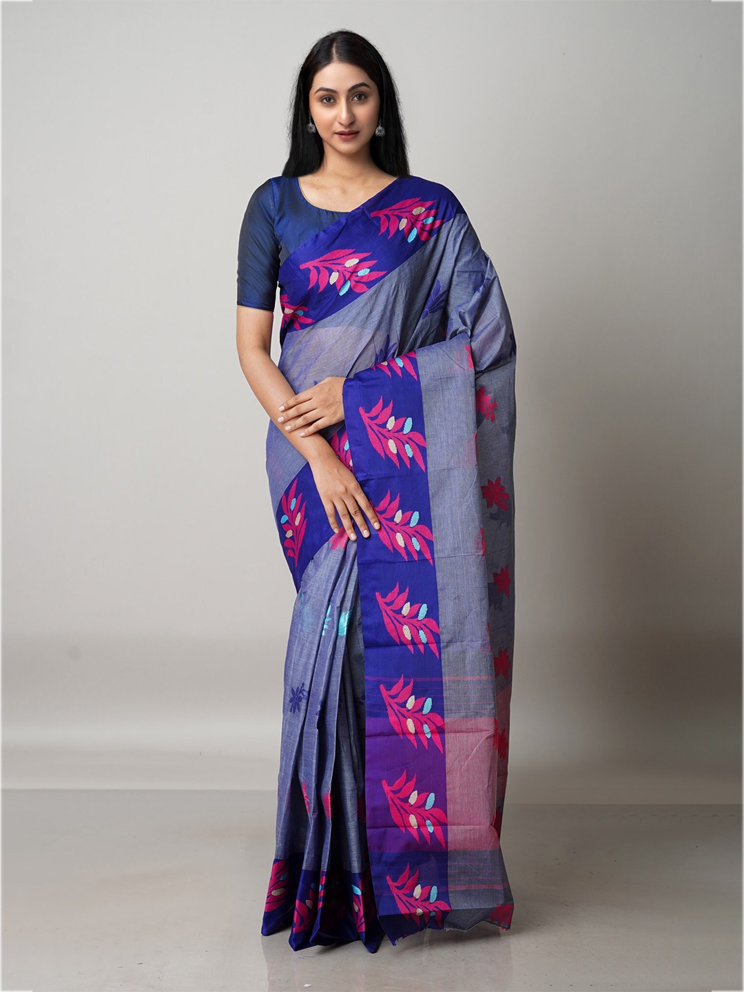 

Unnati Silks Grey & Blue Floral Pure Cotton Jamdani Handloom Saree