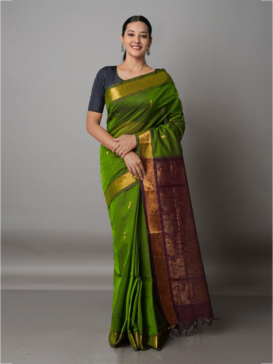 

Unnati Silks Green & Purple Floral Zari Pure Cotton Handloom Gadwal Saree