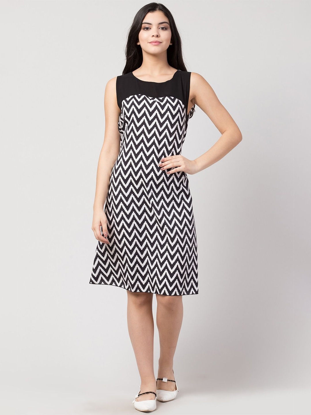 

Gaurgeous Chevron Printed Fit and Flare Crepe Dress, Black