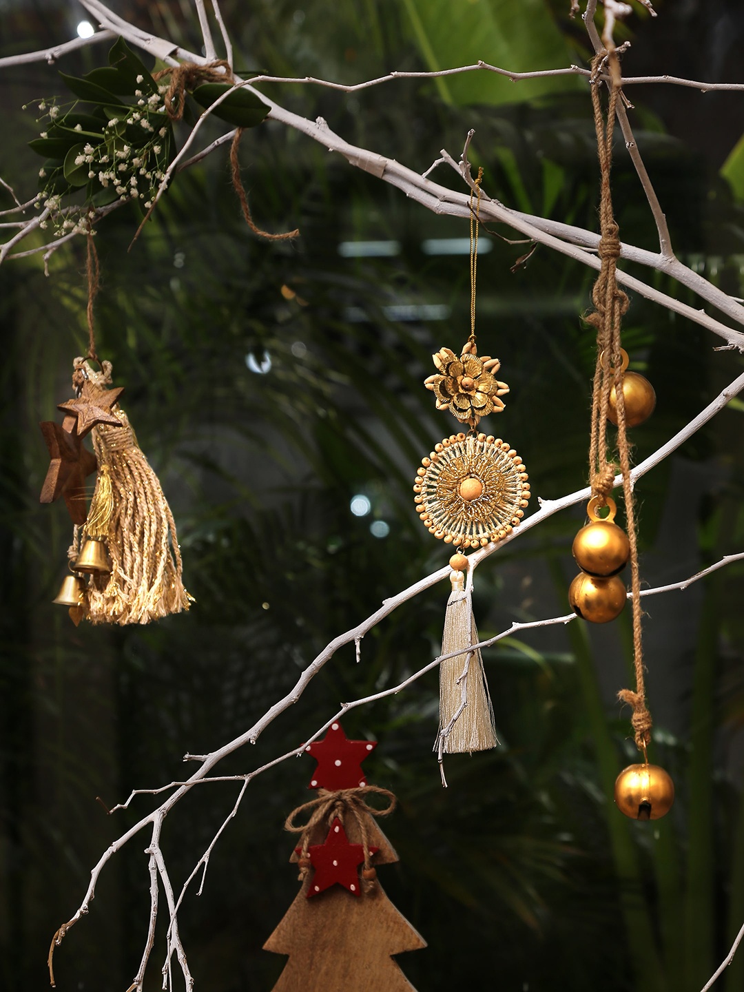 

Amoliconcepts Set Of 3 Gold-Plated & Off White Christmas Decor