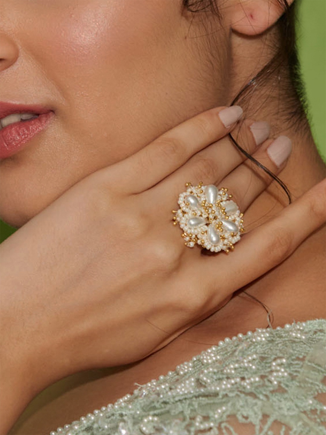 

D'oro White Pearl Flower Beaded Finger Ring
