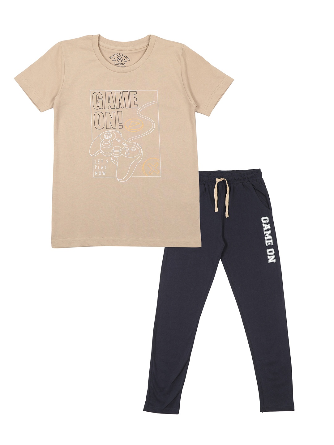 

Masculino Latino Boys Beige & Black Pure Cotton Typography Printed T-shirt with Pyjama