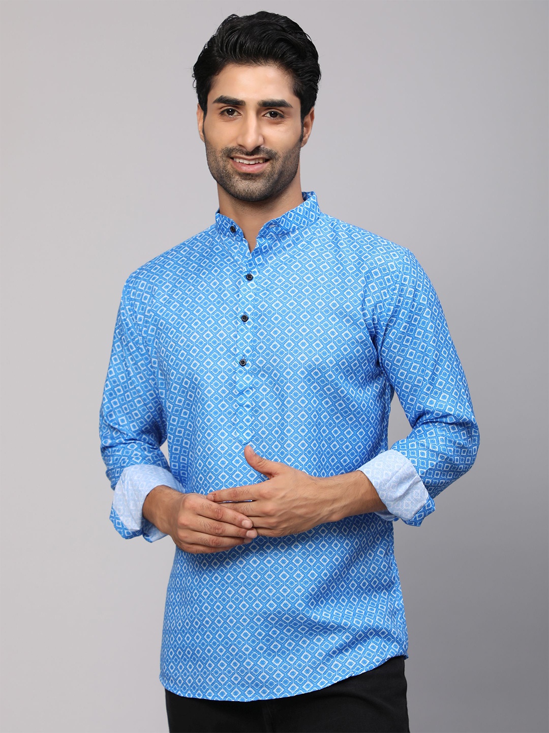 

Vastrasky Global Men Blue & White Comfort Geometric Printed Cotton Casual Shirt