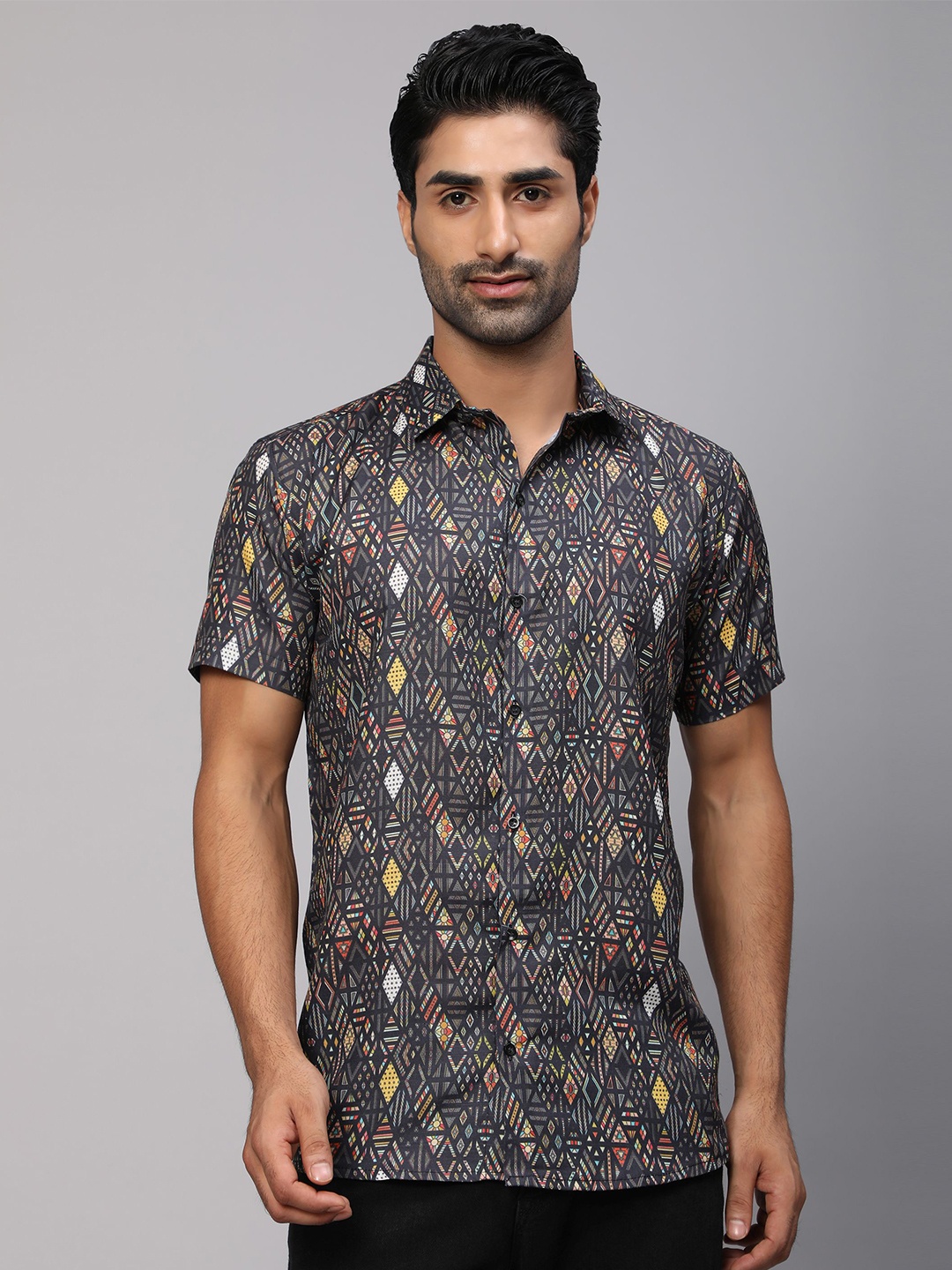 

Vastrasky Global Men Grey & Yellow Comfort Geometric Printed Cotton Casual Shirt