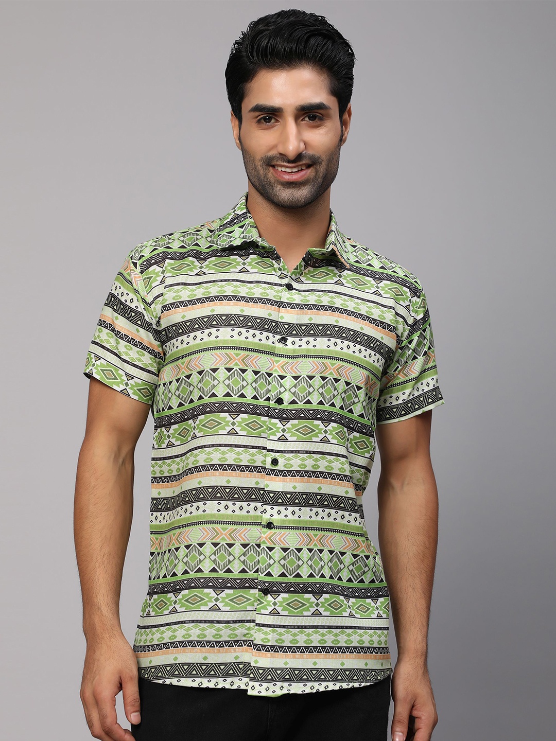 

Vastrasky Global Men Green & White Comfort Geometric Printed Cotton Casual Shirt