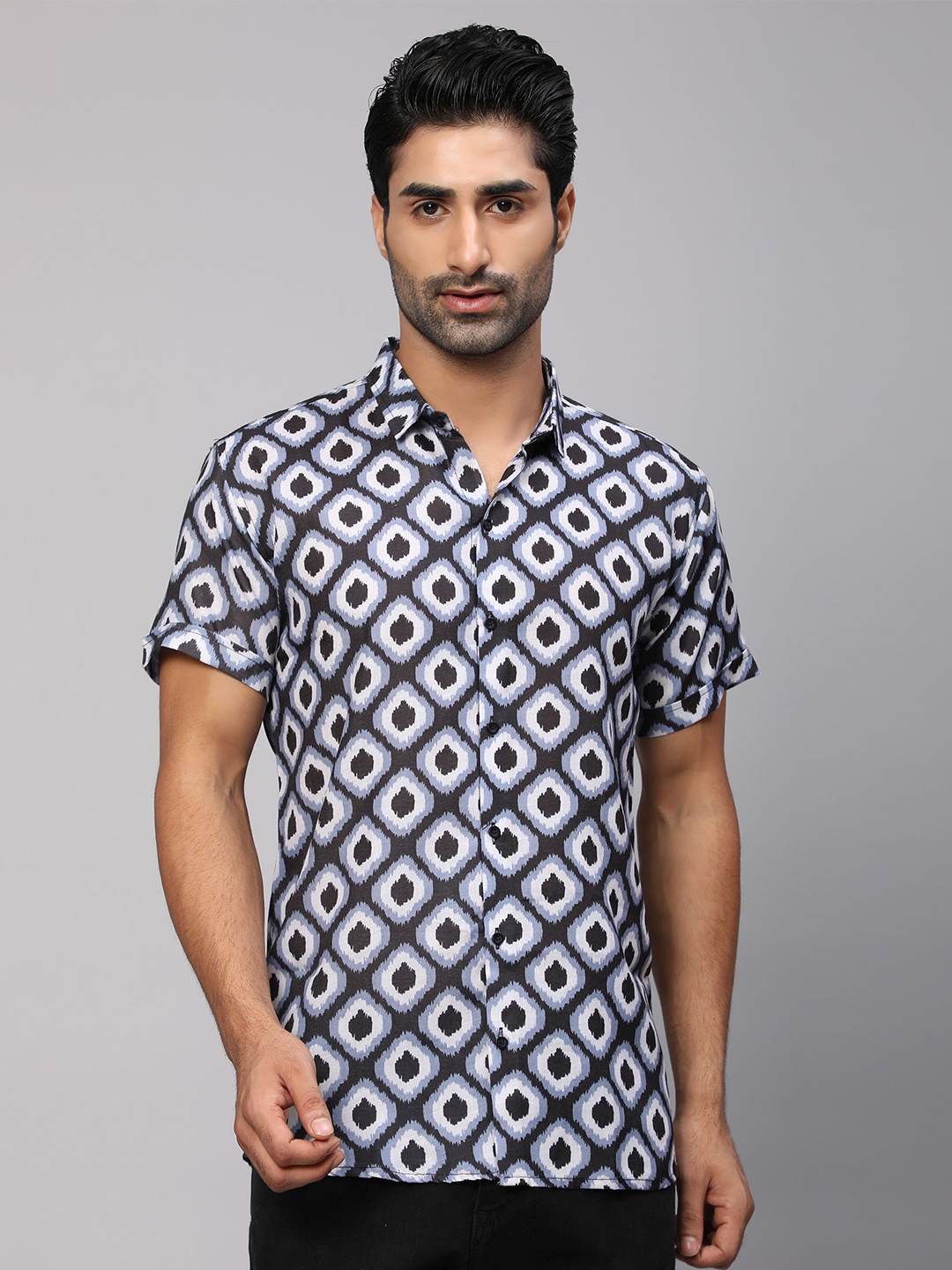 

Vastrasky Global Men White & Grey Melange Comfort Geometric Printed Cotton Casual Shirt