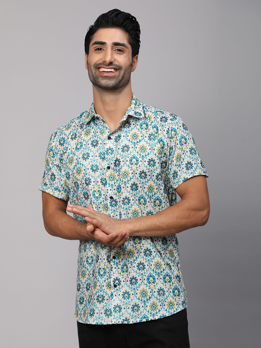 

Vastrasky Global Men White & Blue Comfort Floral Printed Casual Shirt