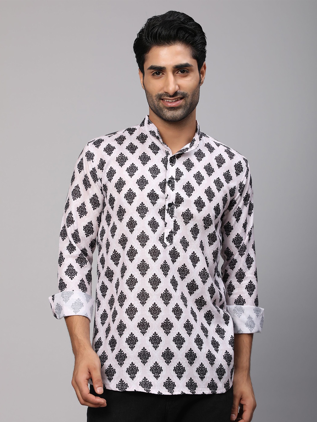 

Vastrasky Global Men White & Black Comfort Printed Cotton Casual Shirt