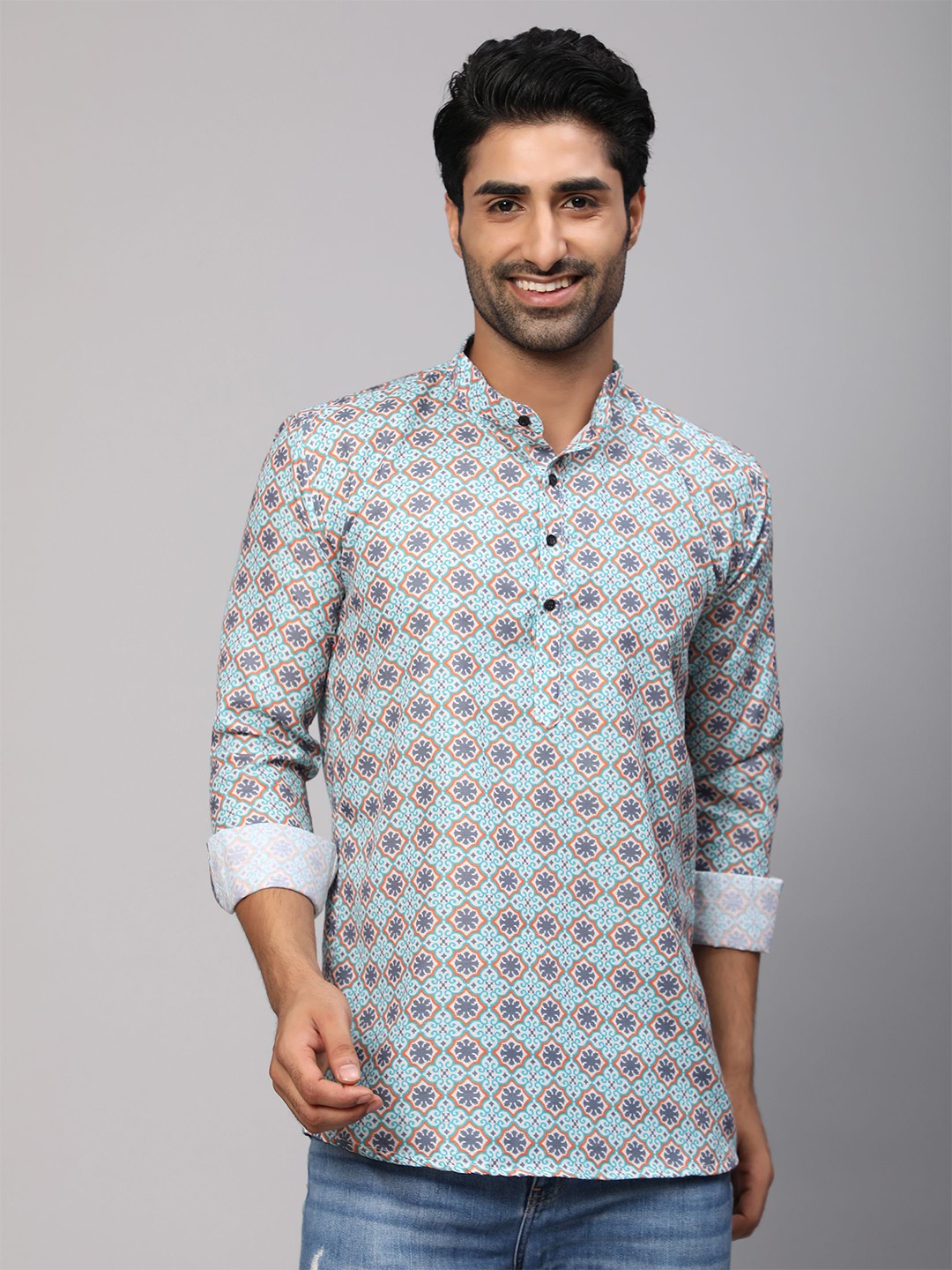 

Vastrasky Global Men White & Blue Comfort Printed Cotton Casual Shirt