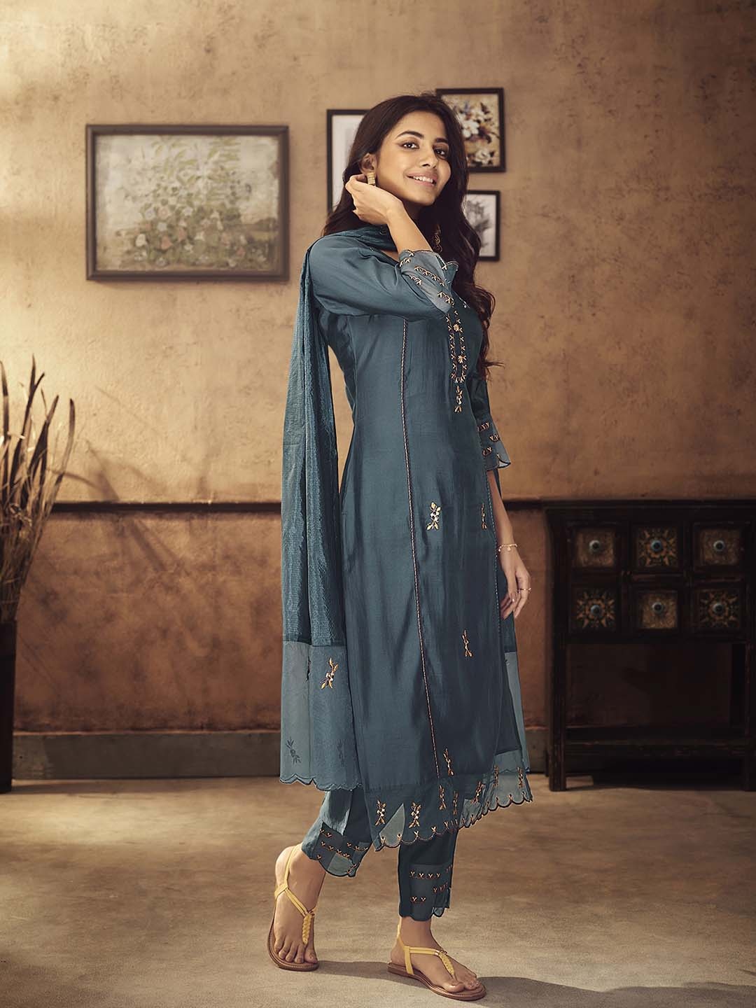 

AUTUMN LANE Women Blue Ethnic Motifs Embroidered Thread Work Kurta with Trousers & With Dupatta