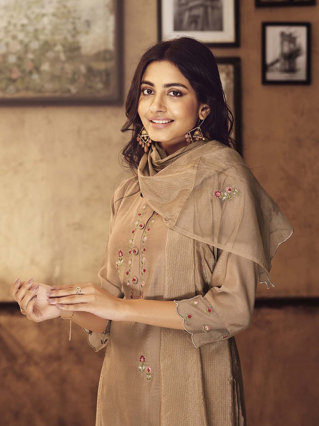 

AUTUMN LANE Women Beige Ethnic Motifs Embroidered Kurta with Trousers & With Dupatta