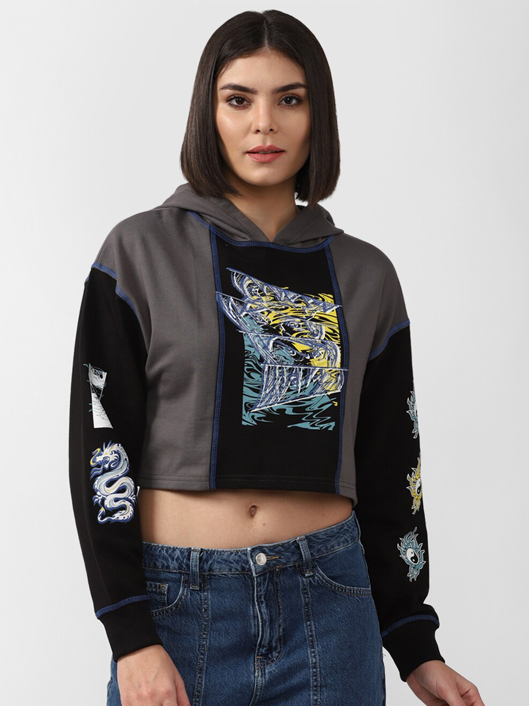 

FOREVER 21 Women Grey & Black Printed Hooded Crop Sweatshirt
