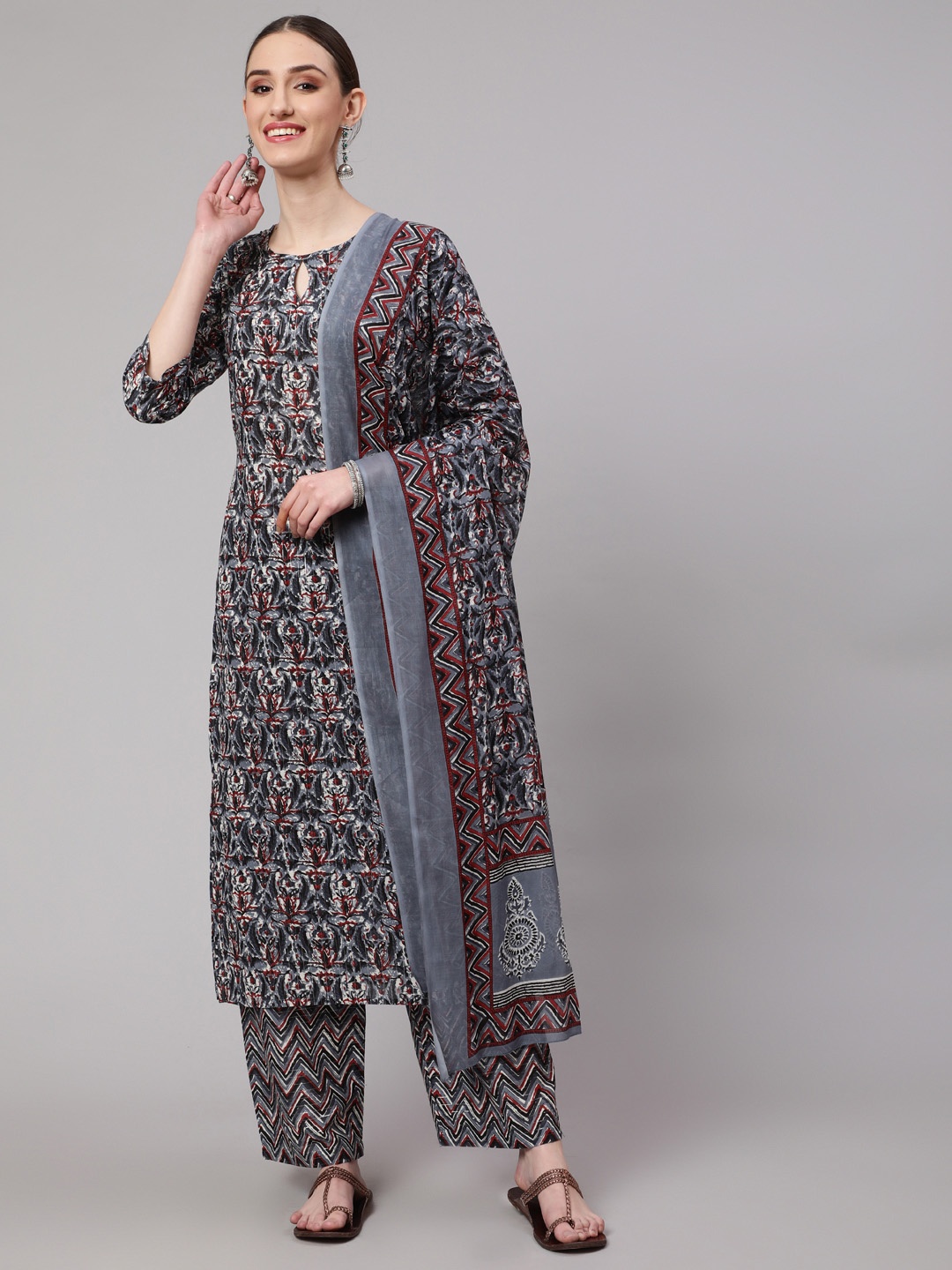 

Nayo Women Grey Floral Printed Pure Cotton Kurta with Palazzos & With Dupatta