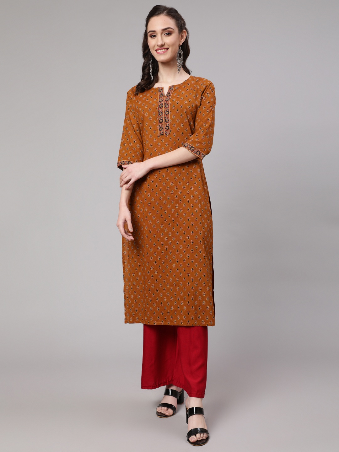 

Nayo Women Mustard Yellow & Black Floral Printed Cotton Kurta