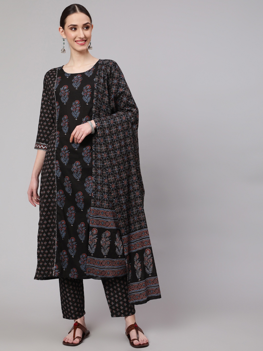 

Nayo Women Black Floral Printed Pure Cotton Kurta with Trousers & With Dupatta