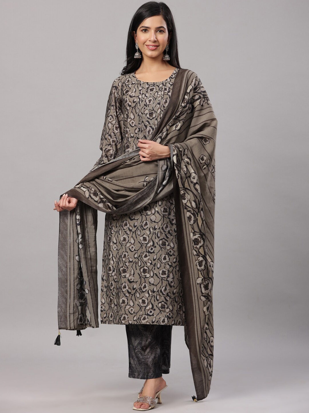 

Do Dhaage Women Grey Floral Printed Kurta With Trousers & With Dupatta