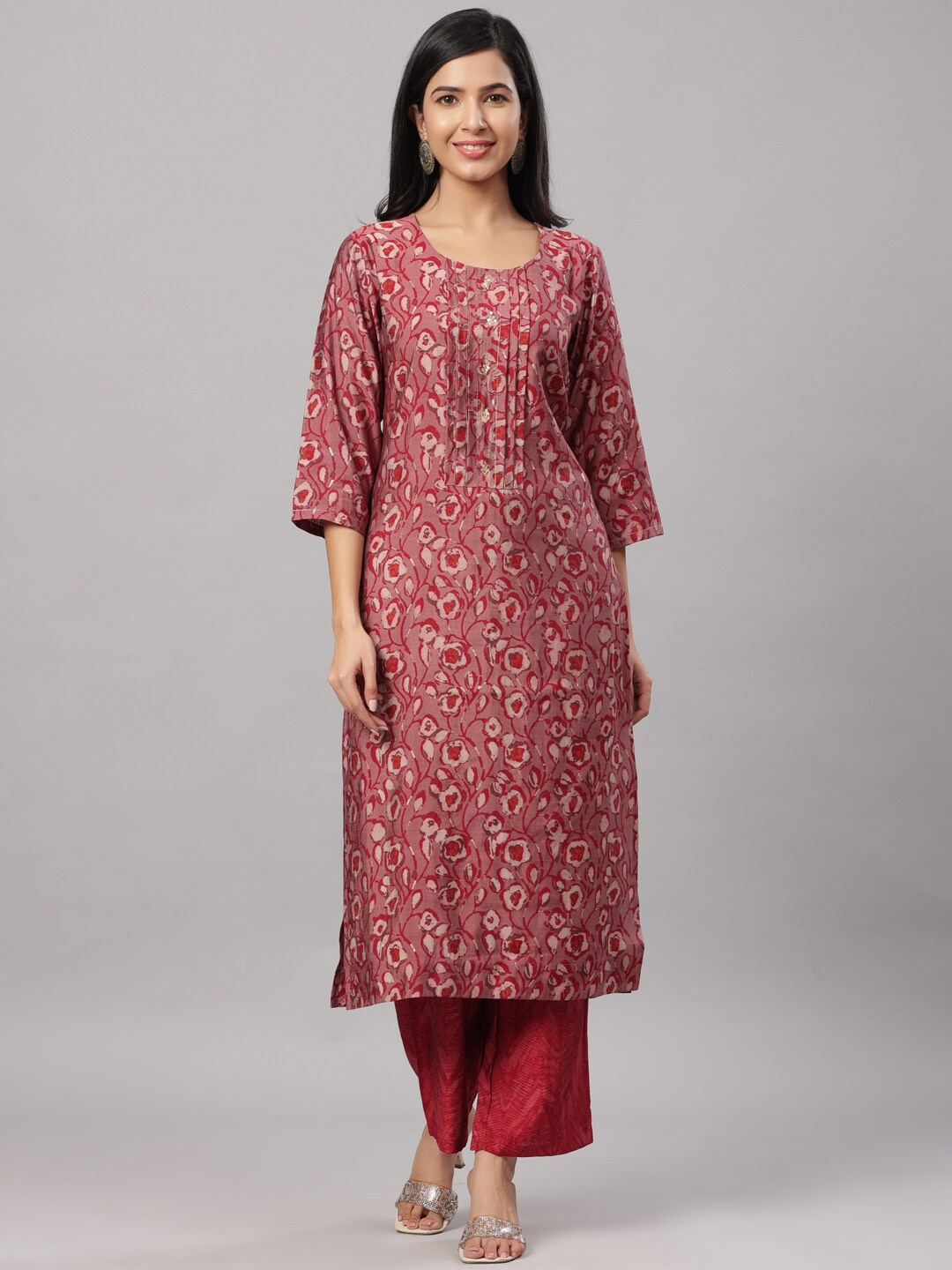 

Do Dhaage Women Red Floral Embroidered Kurta with Trousers & With Dupatta