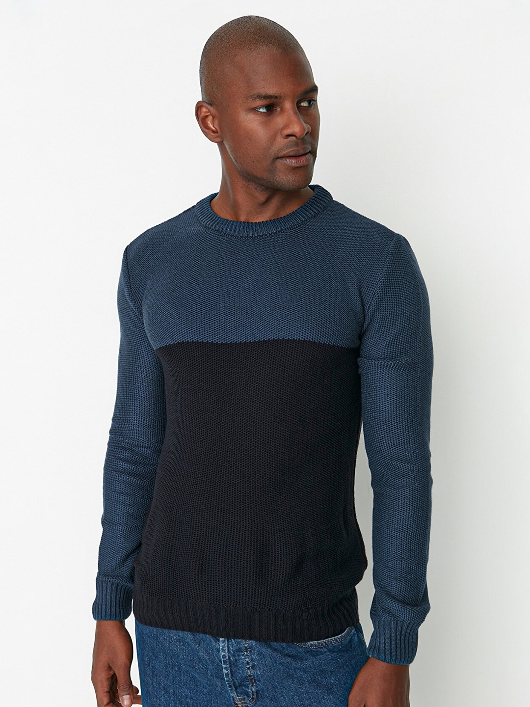 

Trendyol Men Navy Blue & Blue Colourblocked Round Neck Acrylic Pullover Sweater