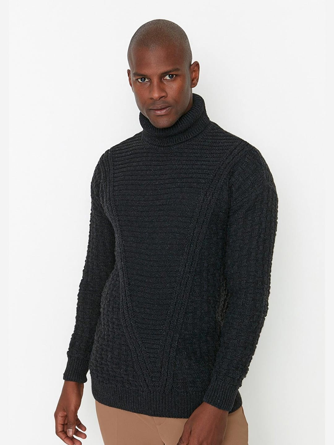 

Trendyol Men Charcoal Solid Turtle Neck Pullover Sweater