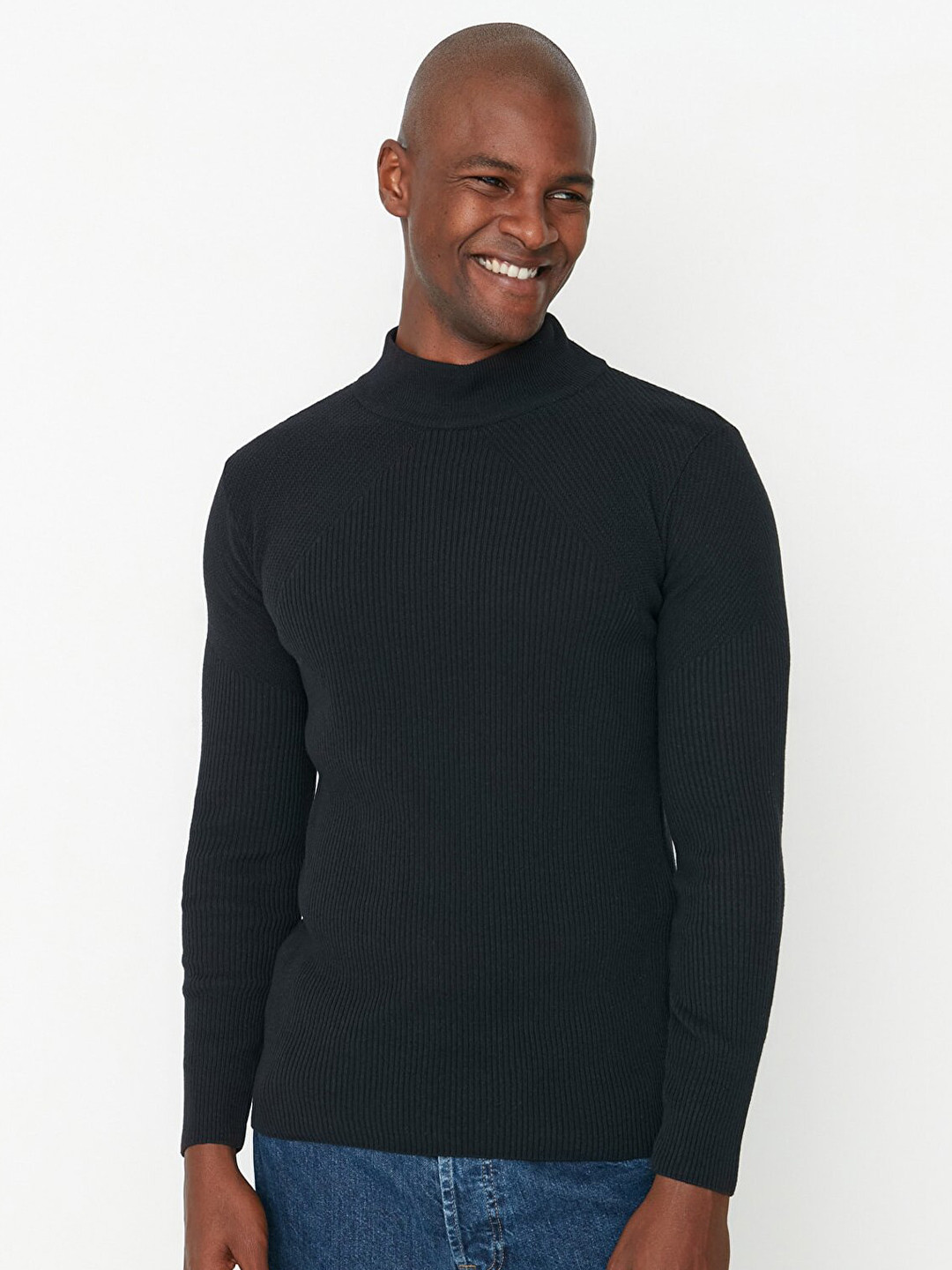 

Trendyol Men Black Solid Pullover Sweater