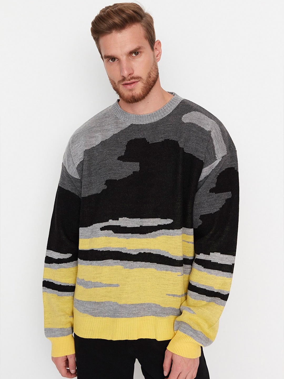 

Trendyol Men Black & Yellow Abstract Printed Pullover Acrylic Sweater