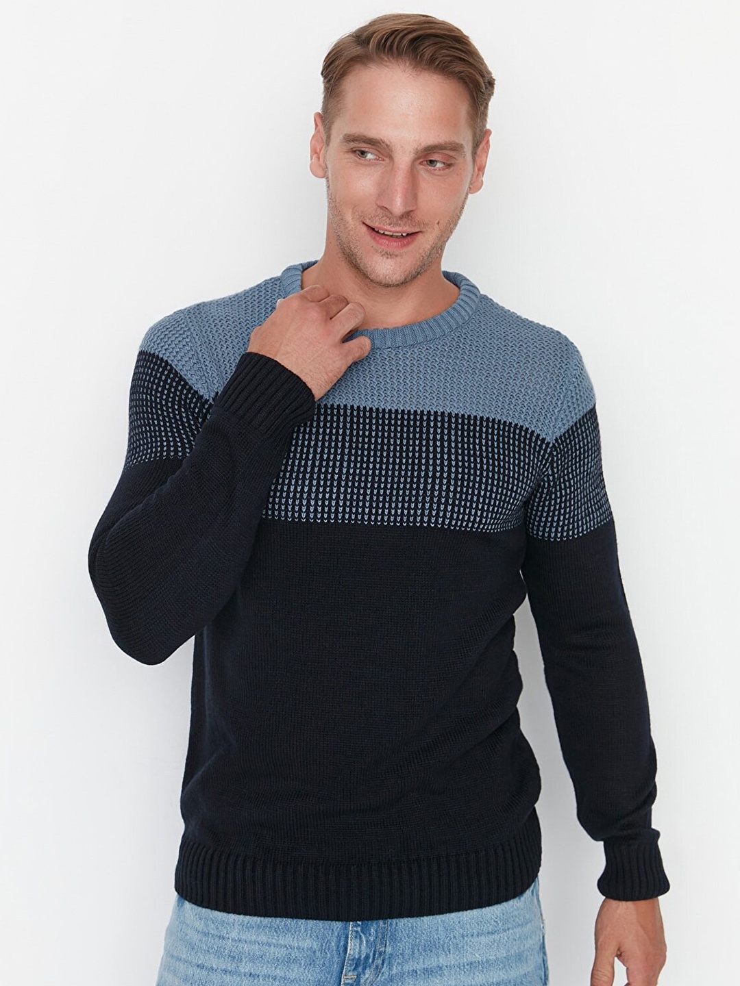 

Trendyol Men Blue & Black Colourblocked Pullover Acrylic Sweater