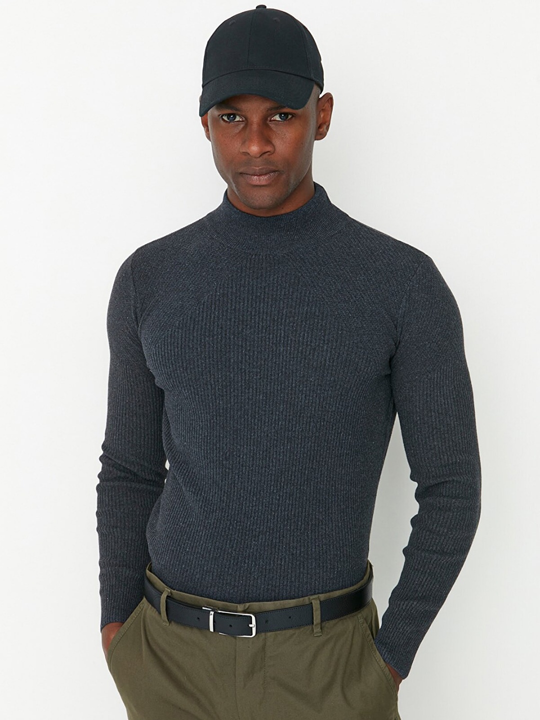 

Trendyol Men Charcoal Ribbed Pullover Sweater