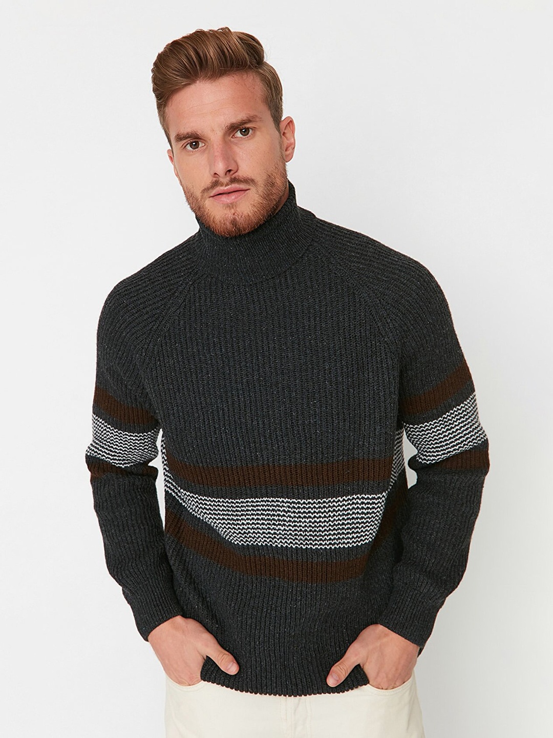 

Trendyol Men Charcoal & White Ribbed Pullover Sweater