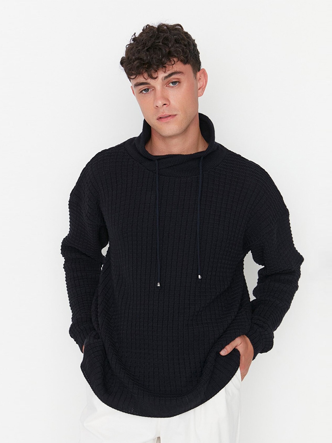 

Trendyol Men Navy Blue Acrylic Ribbed Pullover