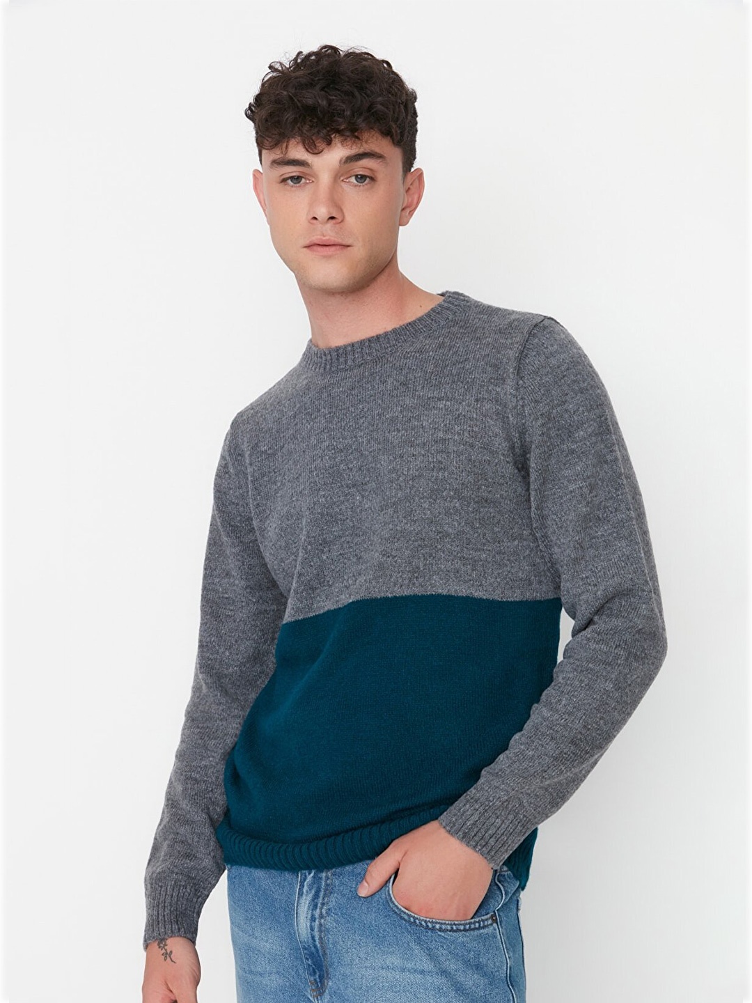 

Trendyol Men Grey & Blue Colourblocked Pullover