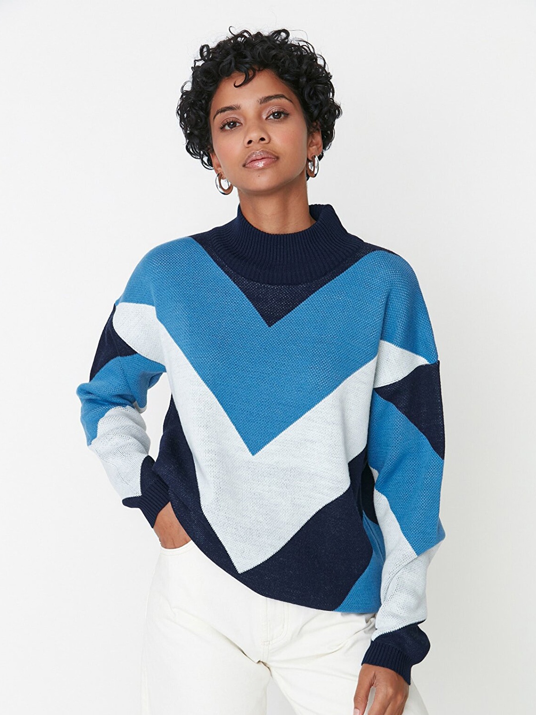 

Trendyol Women Navy Blue & Blue Colourblocked Acrylic Pullover