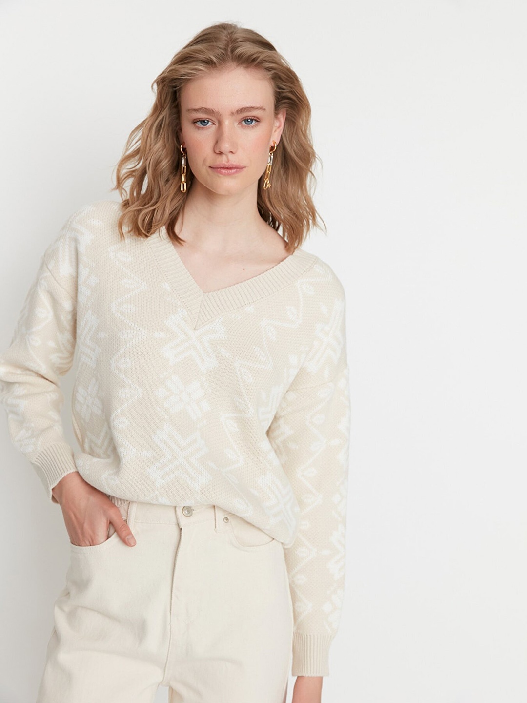 

Trendyol Women Beige Floral Acrylic Pullover