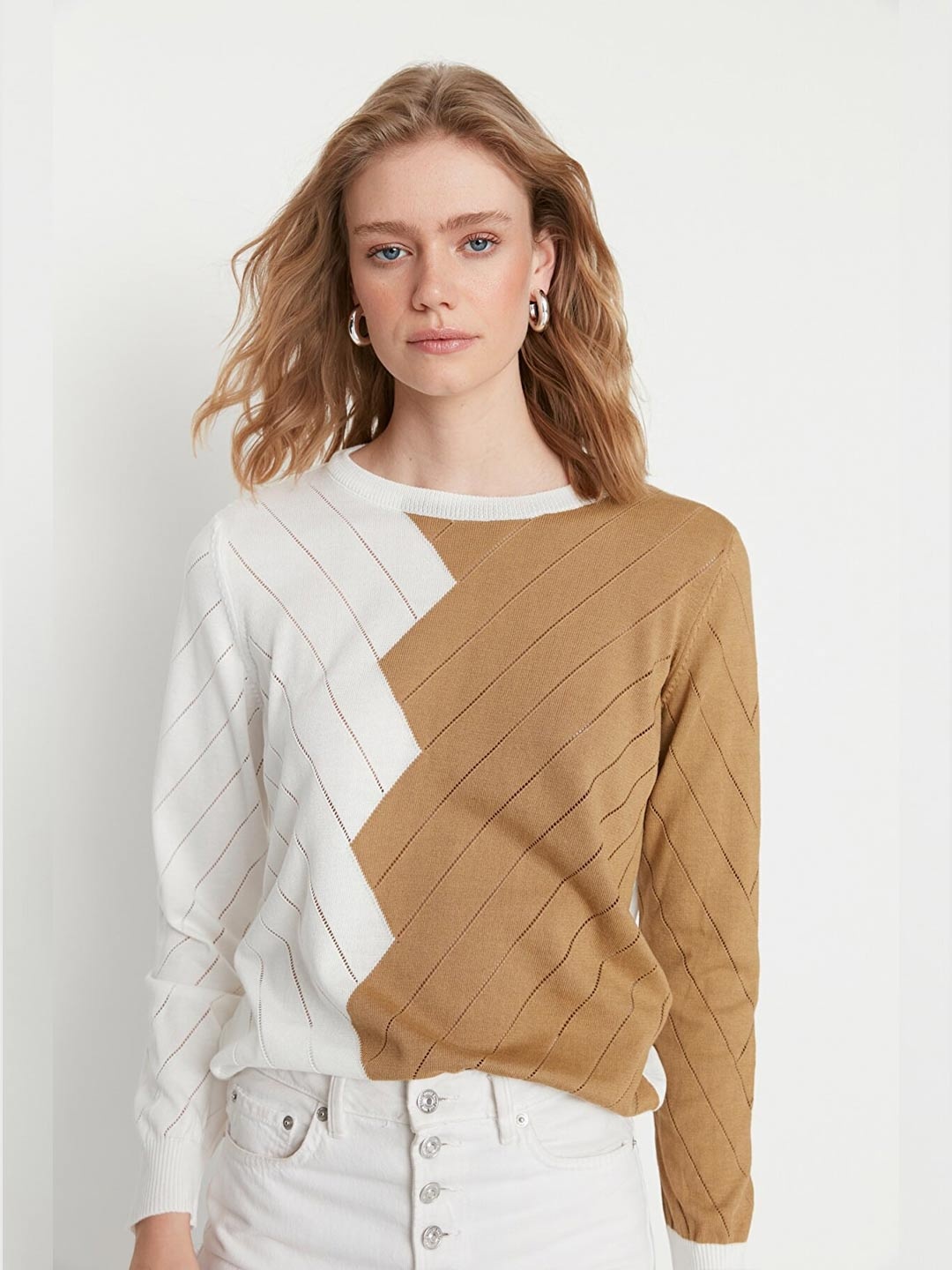 

Trendyol Women Off White & Beige Colourblocked Pullover