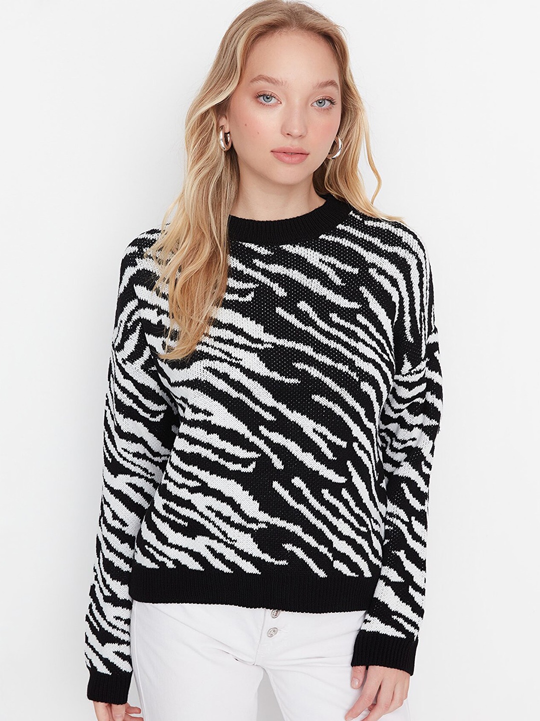 

Trendyol Women Black & White Printed Acrylic Pullover