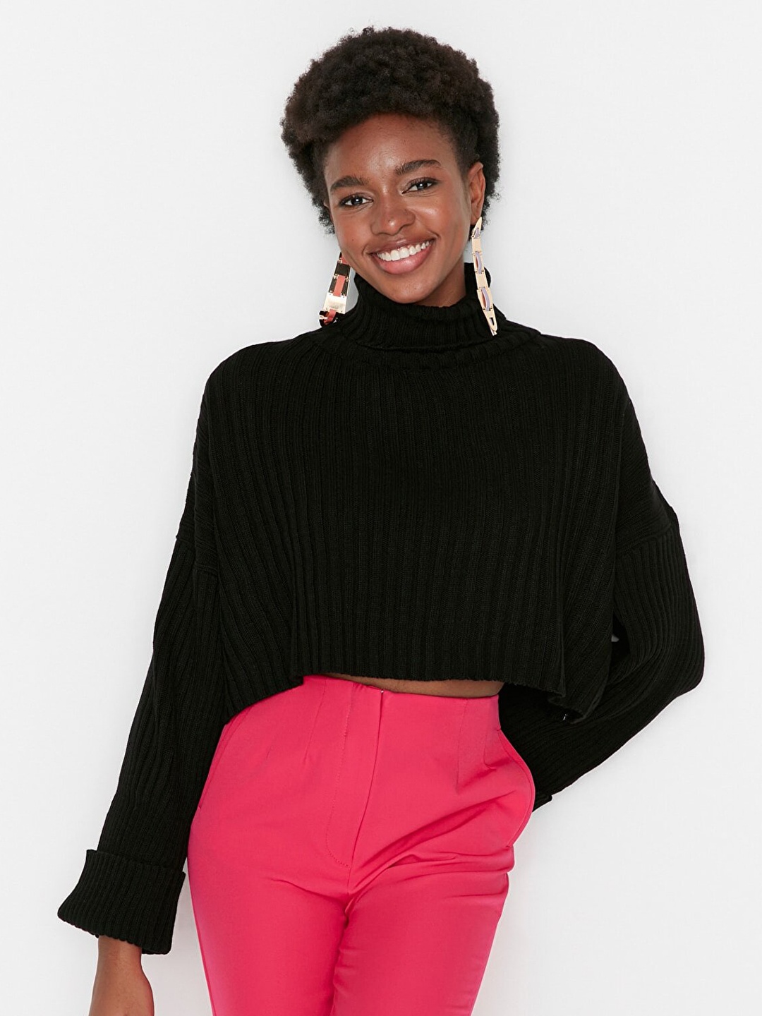 

Trendyol Women Black Acrylic Crop Pullover