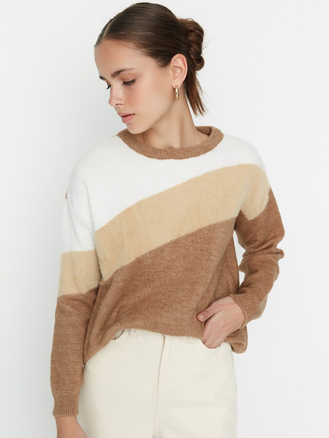 

Trendyol Women Camel Brown & Cream-Coloured Colourblocked Pullover