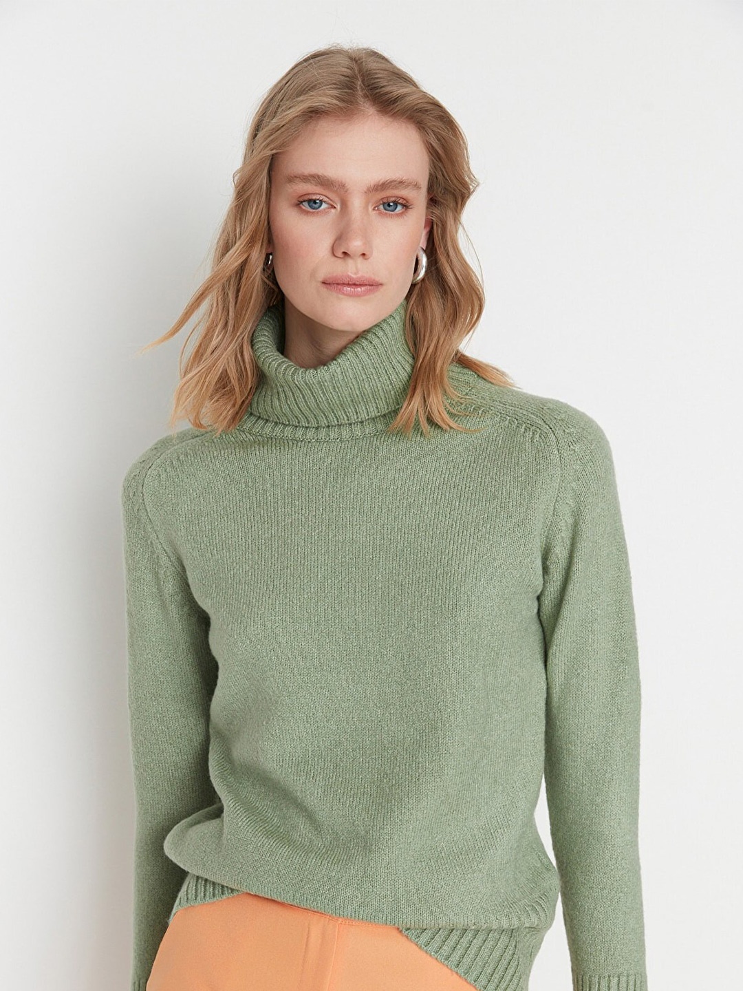 

Trendyol Solid Turtle Neck Pullover, Green