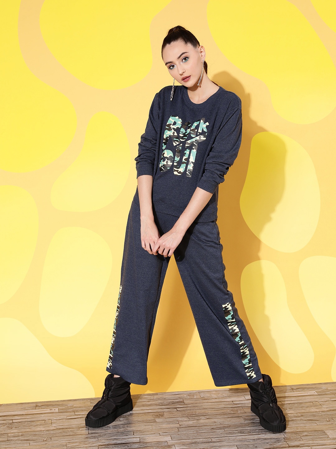 

SASSAFRAS Women Blue & Green Printed Sweatshirts and Trousers