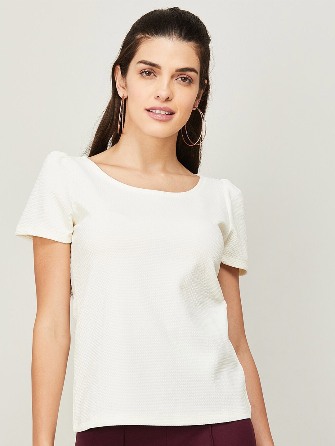 

CODE by Lifestyle White Solid Round Neck Top