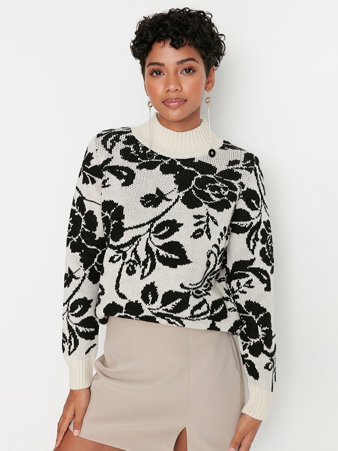 

Trendyol Women Grey & Black Floral Acrylic Pullover